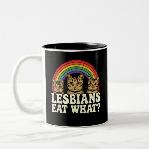 Lesbiennes eten wat Vintage LGBT Pride Month Meme Tweekleurige Koffiemok