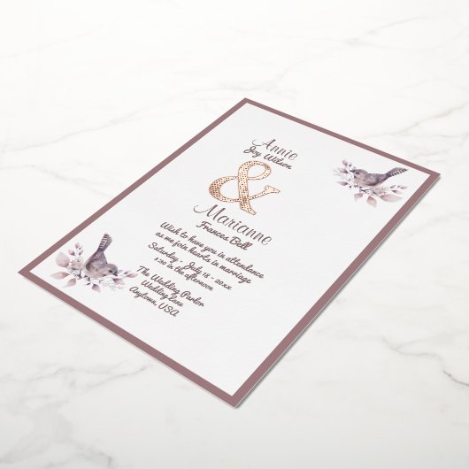 Lesbisch Paar Dusty Bourgondië Roos Goud Ampersand Folie Uitnodiging (Gedraaid)