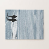 Lesbisch paar loopt naast elkaar op een zandstrand legpuzzel (Horizontaal)