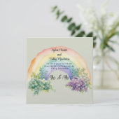 Lesbisch paar regenboog bruiloft uitnodiging (Staand voorkant)