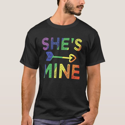 Lesbisch Paar Ze is van mij Matching LGBT Pride 1 T-shirt (Voorkant)