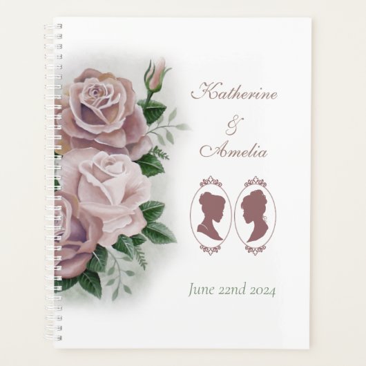 Lesbische bruiden Regency Roze Rozen Planner (Voorkant)