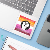 Lesbische geschilderde protestvlag sticker (Laptop met iPhone)