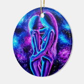 Lesbische kus in blauw en paars keramisch ornament (Links)