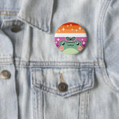 Lesbische LGBT Pride Flag Frog Button (In situ)