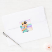 Lesbische Liefde | Twee vrouw omhelzen op het stra Vierkante Sticker (Envelop)