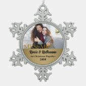Lesbische paren 1e kerstgoudfoto tin sneeuwvlok ornament (Voorkant)
