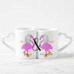 Lesbische Passen getrouwd - Speciaal cadeau voor t Loversmokken<br><div class="desc">Alleen voor de pas gehuwde lesbische stellen een schattig paar mokken van liefde die gemakkelijk kunnen worden aangepast aan de initialen van de paren en de datum van hun huwelijk.  Een speciaal huwelijkscadeau en keepomwille van hun trouwdag en zo schattig met twee roze flamingvogels gekleed als de bruiden.</div>