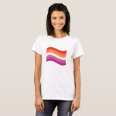 Lesbische Sunset Pride Golvende Vlag T-shirt (Voorkant volledig)