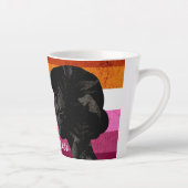 Lesbische Vlag met Twee Vrouw Silhouetten Latte Mok (Rechts)