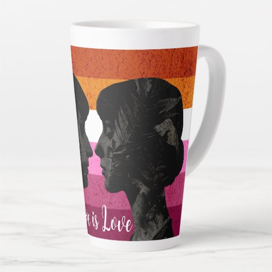 Lesbische Vlag met Twee Vrouw Silhouetten Latte Mok (Rechterhoek)