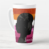 Lesbische Vlag met Twee Vrouw Silhouetten Latte Mok (Linkerhoek)