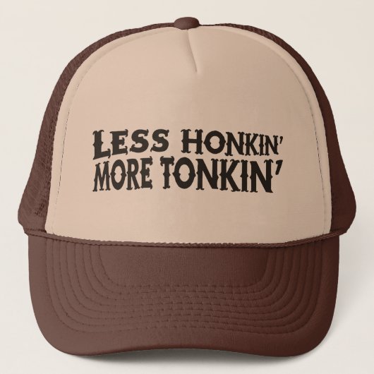 Less Honkin' More Tonkin' Trucker Pet (Voorkant)