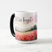 Lest We Forget-Veteranen Dag Magische Mok (Voorkant links)