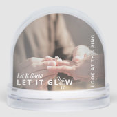 Let It Snow Let It Glow Engagement Picture Winter Sneeuwbol (Voorkant)