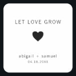 Let Love Grow Modern Black and White Wedding Favor Vierkante Sticker<br><div class="desc">Moderne bruiloft begunstigt stickers met een minimaal design met de boodschap "Let Love Grow" met een hart en uw namen en datum in zwart-wit, op een witte achtergrond. De doopvonten en achtergrondkleuren kunnen in om het even welke kleuren worden veranderd u wenst. Deze eenvoudige, hedendaagse stickers zijn ideaal voor het...</div>