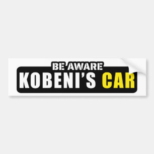Let op de auto van Kobeni Bumpersticker