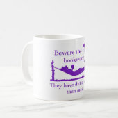 Let op de stille boekworm (paars) koffiemok (Voorkant links)