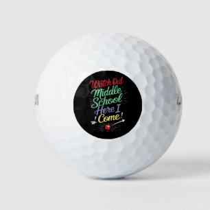 Let op, middelbare school, daar kom ik aan school golfballen