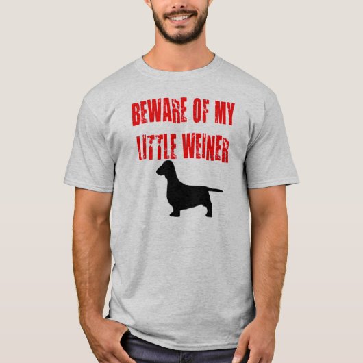 Let op mijn kleine weiner t-shirt (Voorkant)