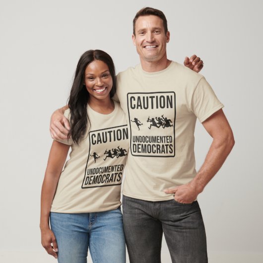 LET OP Ongedocumenteerde Democraten Parodie verkee T-shirt (Unisex)