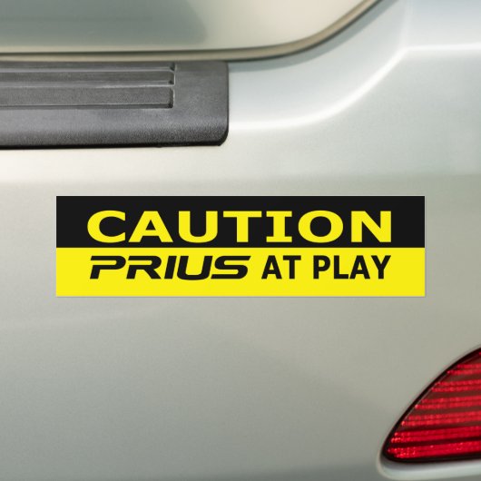 Let op: Prius bij Play Bumpersticker (Op auto)