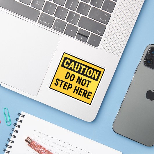 Let op, stap hier niet sticker (Laptop met iPhone)