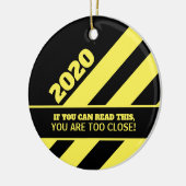 Let op tape | Bedrag 2020 Herdenkingsjaar Keramisch Ornament (Links)