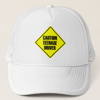 Let op tiener achter het stuur trucker pet
