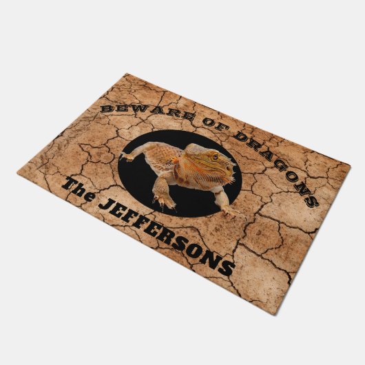 "Let op van Dragons" met de hoofddraak Deurmat (Schuin)