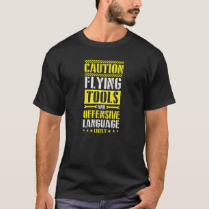 Let op: vliegende tools en offensieve taal t-shirt