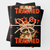 Let’s Get Trashed Christmas Raccoon Feral Xmas Inpakpapier Vel (In situ)