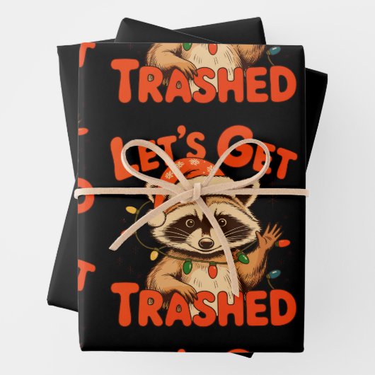 Let’s Get Trashed Christmas Raccoon Feral Xmas Inpakpapier Vel (In situ)