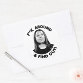 Letitia James - F Around en Zoek uit Ronde Sticker (Envelop)