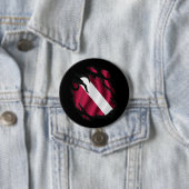 Letland Gescheurde Vlag Ronde Button 7,6 Cm (In situ)