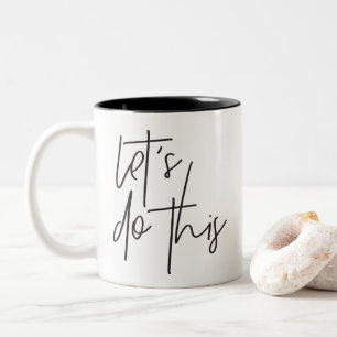 LET'S DO THIS modern handgeschreven type zwart Tweekleurige Koffiemok