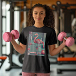 Let's Flamingle - Flamingo Draag - Gym Workout T-shirt<br><div class="desc">Voeg een vleugje plezier toe aan uw ruimte met "Let's Flamingle",  met een stijlvolle flamingo in retro-trainingsuitrusting,  flamingo draag. Een perfecte pasvorm voor degenen die houden van een beetje kitsch en maximalistische esthetiek.</div>