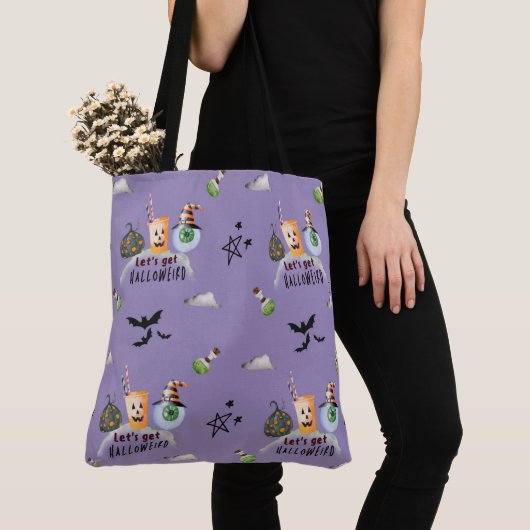 "Let's Get Hallo-Weird" Funky Halloween Paarse Tote Bag (Dichtbij)