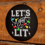 Let's Get Lit Christmas Party Funny - Kerstlicht Ronde Sticker<br><div class="desc">Kom in de feestelijke sfeer met ons 'Let's Get Lit Christmas Party Funny - Xmas Light' ontwerp! Perfect voor het toevoegen van wat humor aan uw vakantiefeesten, dit speelse ontwerp heeft levendige kerstverlichting en een geestige zin die elke bijeenkomst zal verlichten. Of je nu een kerstfeest organiseert, een lelijk truitjesevenement...</div>