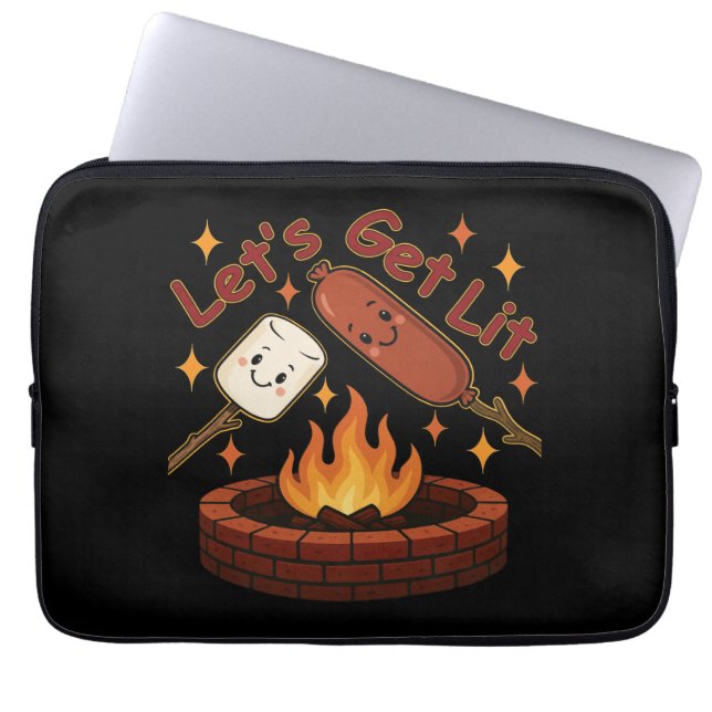 Let's Get Lit Firepit - Schattigee Marshmallow & H Laptop Sleeve (Voorkant)