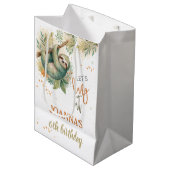Let's hang out sloth kids birthday medium cadeauzakje (Voorkant Gekanteld)