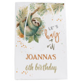 Let's hang out sloth kids birthday medium cadeauzakje (Voorkant)