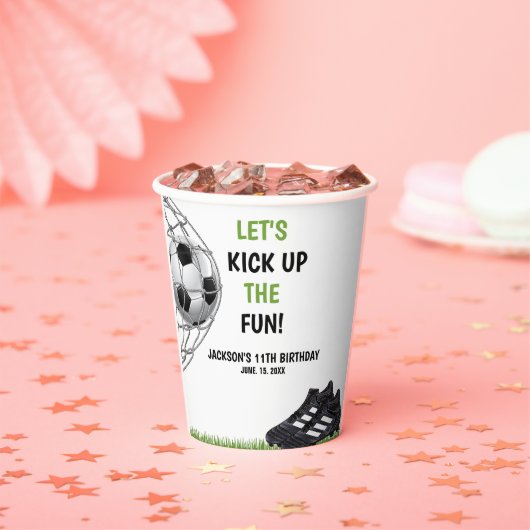 Let's Kick up the fun!, Funny Soccer Birthday Papieren Bekers (Insitu)