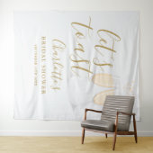 Let's Toast Bridal Shower Gold Backdrop Wandkleed (In Situ (horizontaal))