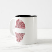 Letse vlag Vingerafdrukland Pride Identity Tweekleurige Koffiemok (Voorkant links)
