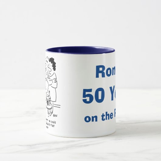 Letsel met flesopener. Funny Joke op een Mok (Midden)