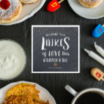 Letten van de liefde | Hanukkah Servet<br><div class="desc">Wanneer je je voorbereidt op een feestelijke bijeenkomst, een cocktailparty of een diner, zullen onze Hanukkah luiers je tafel een leuke en feestelijke aanraking geven. Ontwerp uw eigen servetten om uw partijen echt uniek te maken. Onze moderne Hanukkah-design zullen de perfecte aanvulling zijn op uw feesttafel. Voeg uw douanetekst aan...</div>