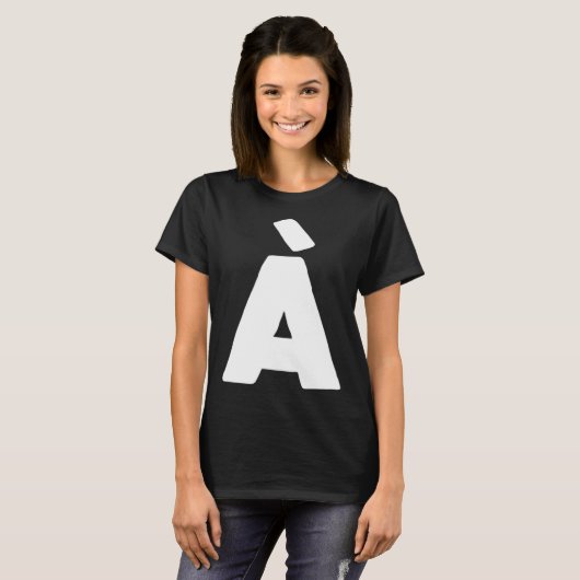 Letter À big and bold white T-shirt (Voorkant volledig)