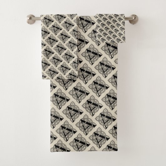 Letter A Vintage Celtic Knot Monogram Bad Handdoek (Insitu)