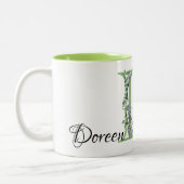 Letter D Lavendel Eucalyptus monogrammed Tweekleurige Koffiemok (Links)